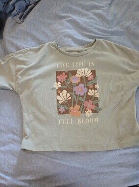 wonder nation Sage Green Floral "Live Life in Full Bloom" Tee
